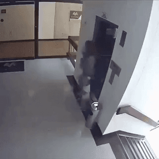 fc4896853d55430e9f296ad76f547ffc6b31f9bcbrht.gif